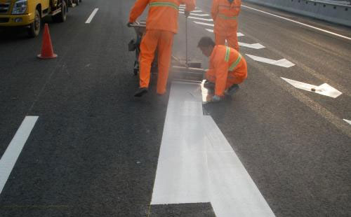 青松路街道丙烯酸标线涂料