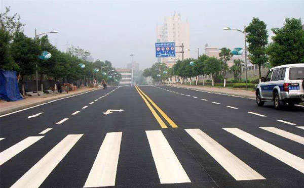 青松路街道标线